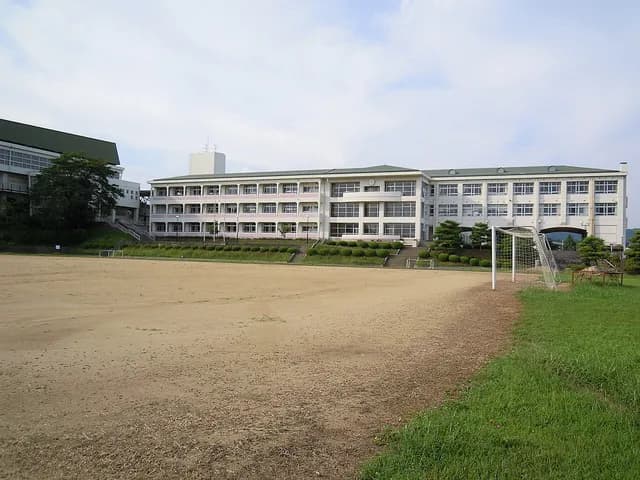 村田高校の外観