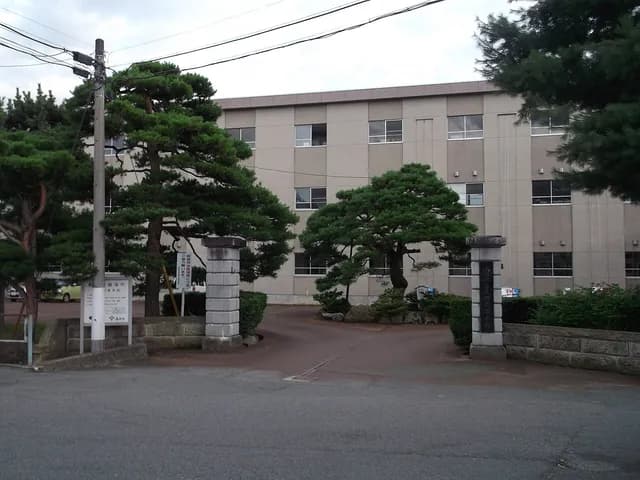 長井高校の外観