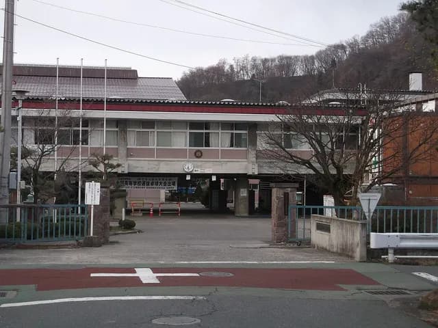 長野商業高校の外観