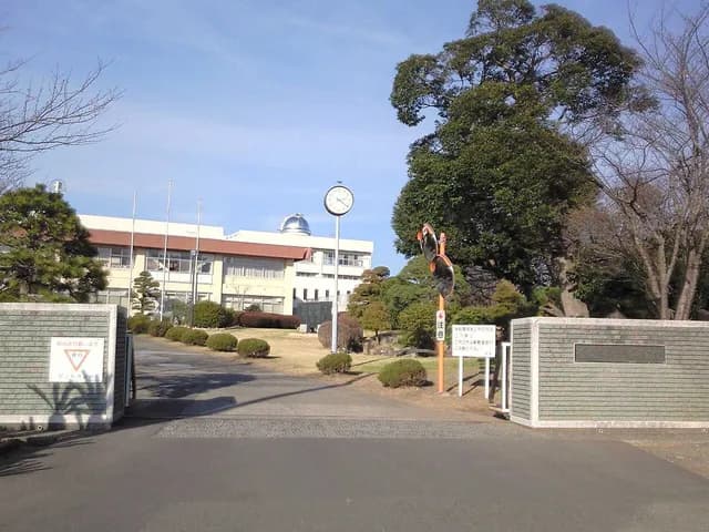 長狭高校の外観