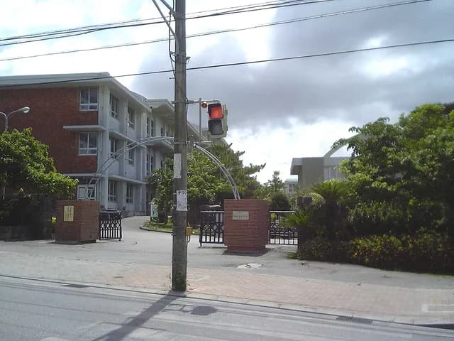 南部商業高校の外観
