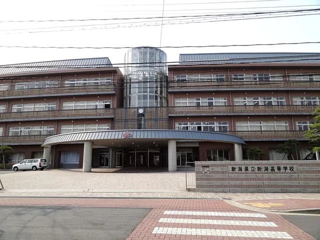 新潟高校の外観