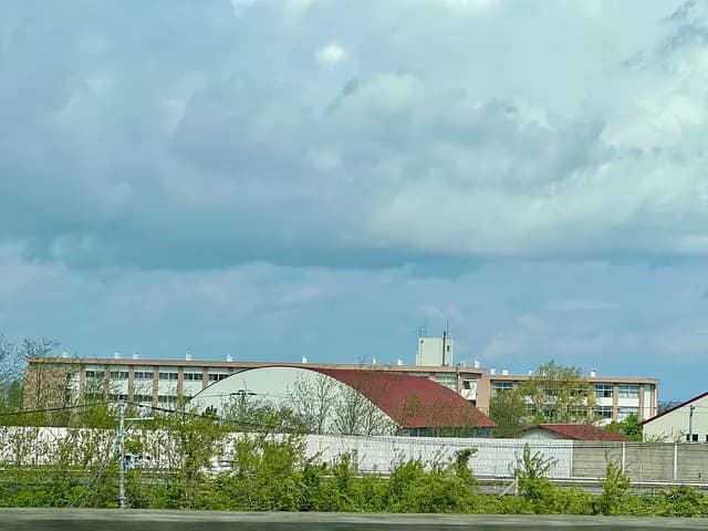 新潟翠江高校の外観