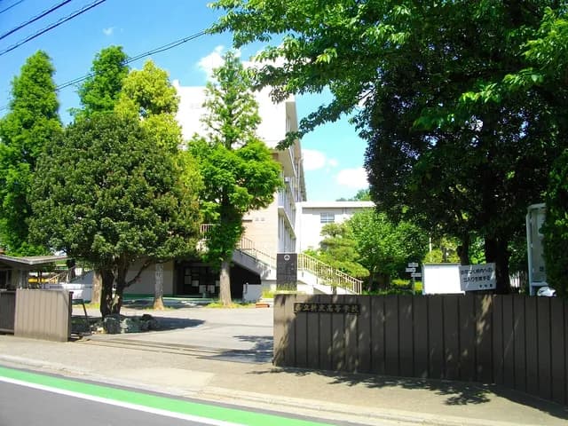 新座高校の外観