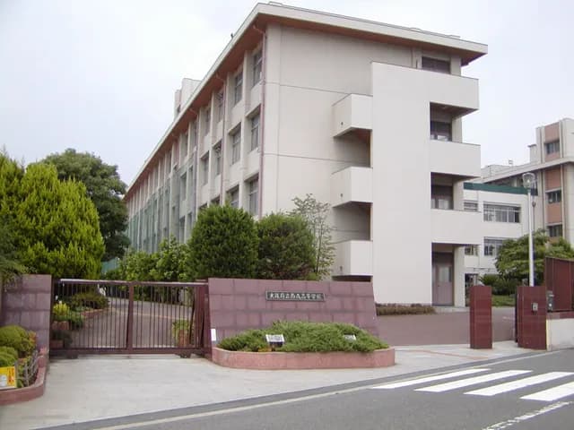 西成高校の外観