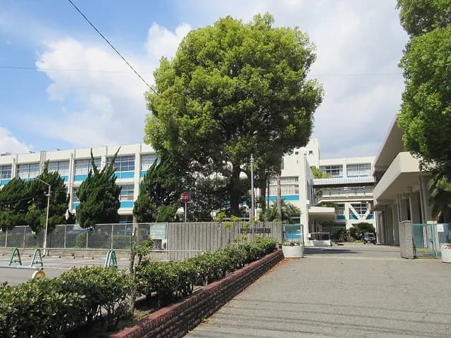 西宮南高校の外観