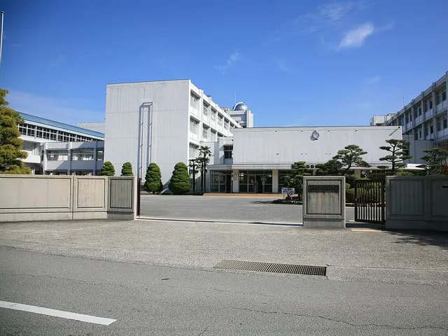 西脇高校の外観