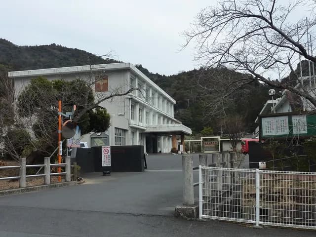 延岡商業高校の外観
