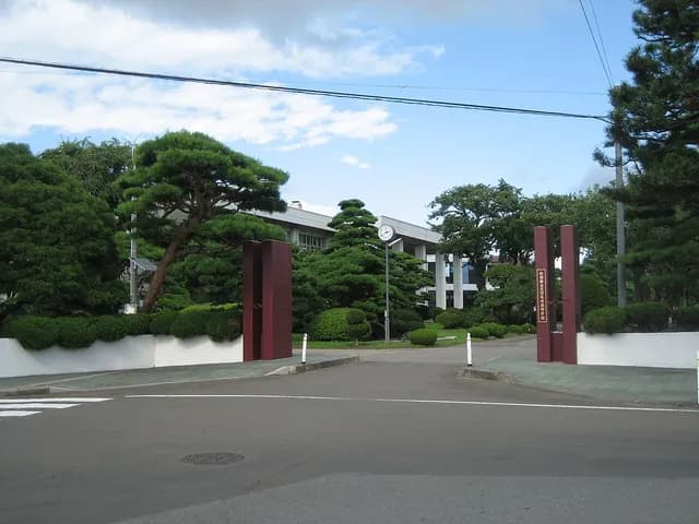 大館鳳鳴高校の外観