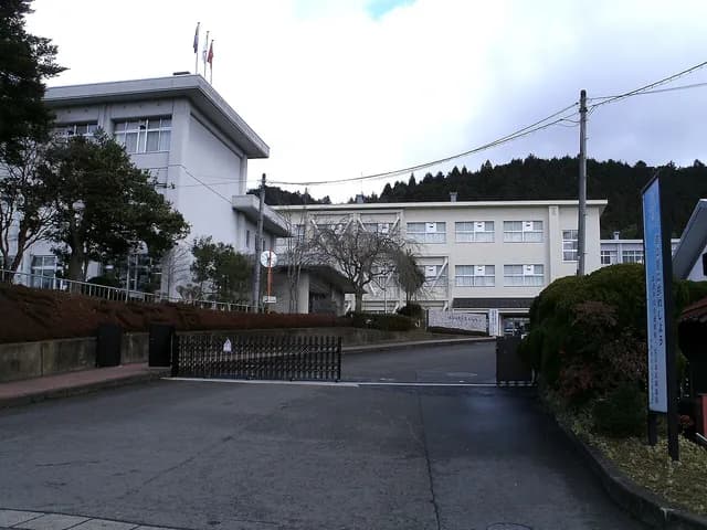 大江高校の外観
