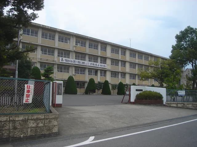 大垣西高校の外観