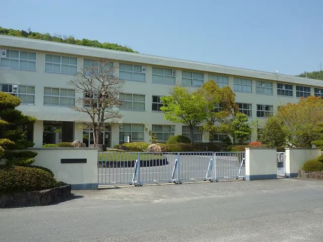 瀬戸高校の外観