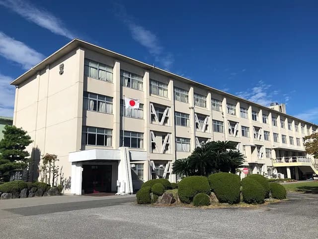 岡崎高校の外観