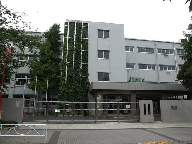 桜修館中等教育学校の外観