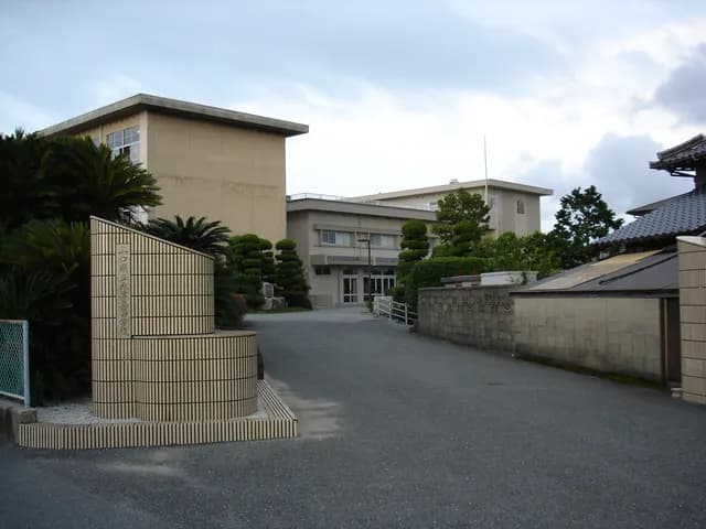 大津緑洋高校の外観
