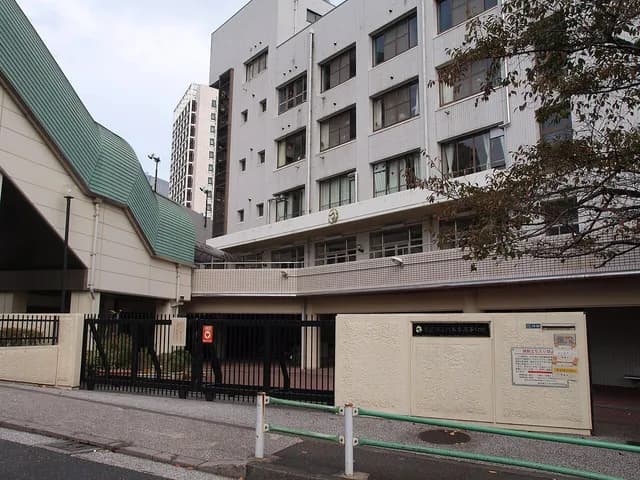 六本木高校の外観