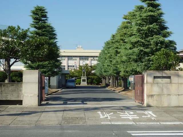 西大寺高校の外観