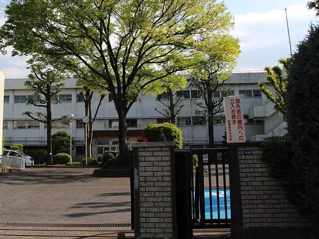 朝霞高校の外観
