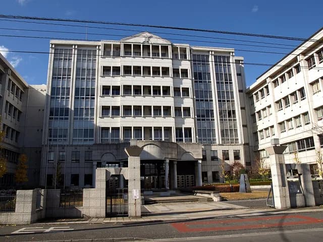 川越高校の外観