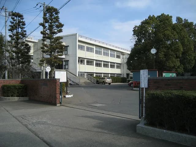 坂戸高校の外観