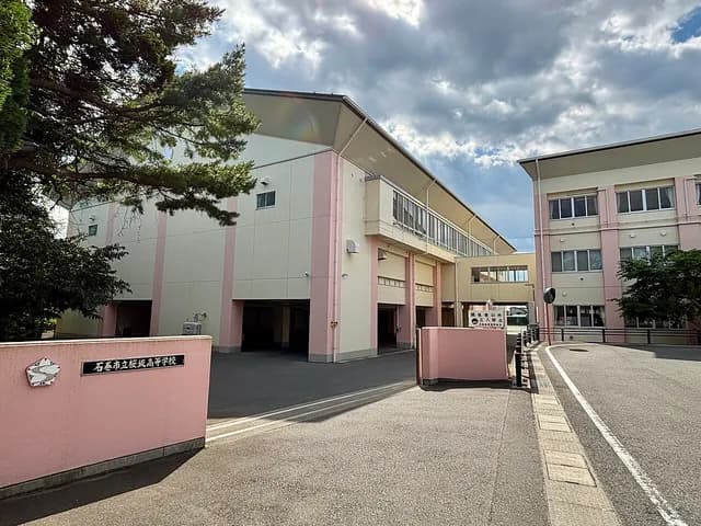 桜坂高校の外観