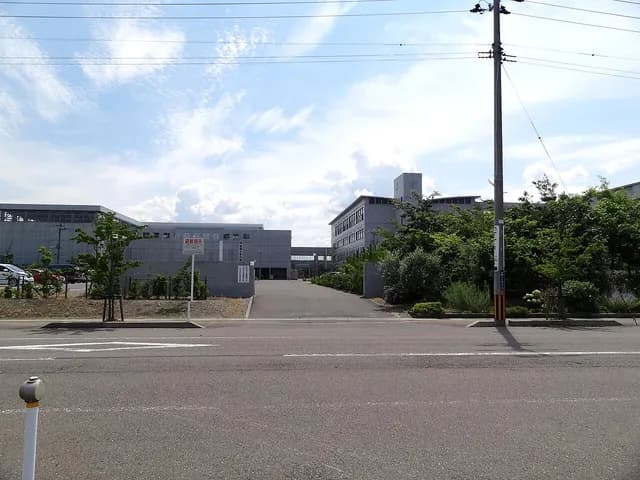 三条高校の外観