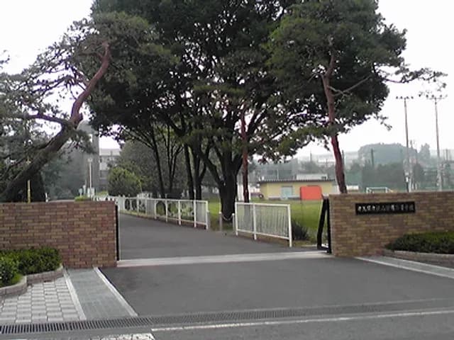 狭山緑陽高校の外観
