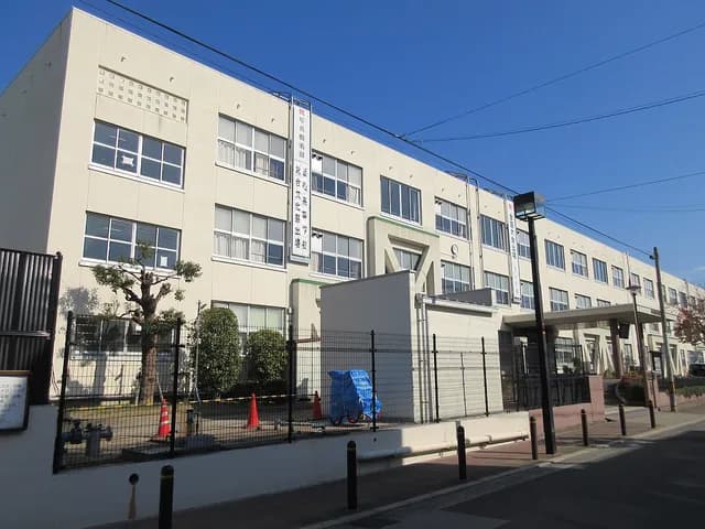 成城高校の外観
