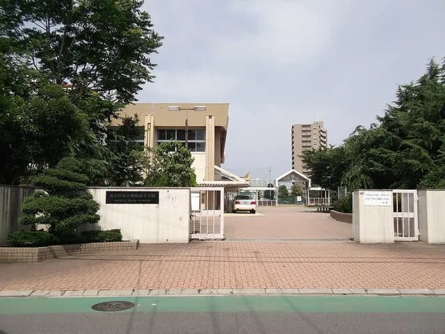 西陵高校の外観