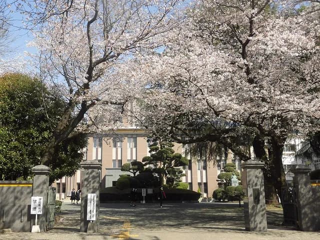 済々黌高校の外観