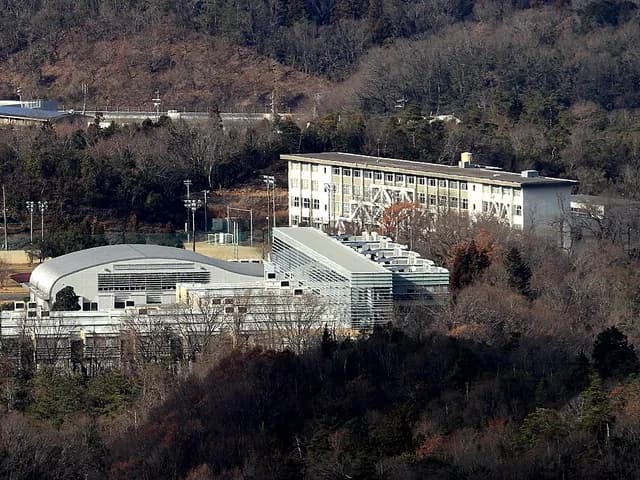 関商工高校の外観