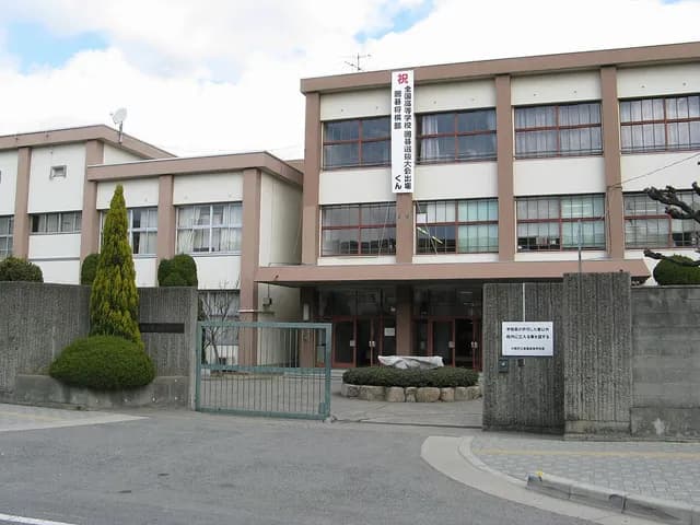 泉陽高校の外観
