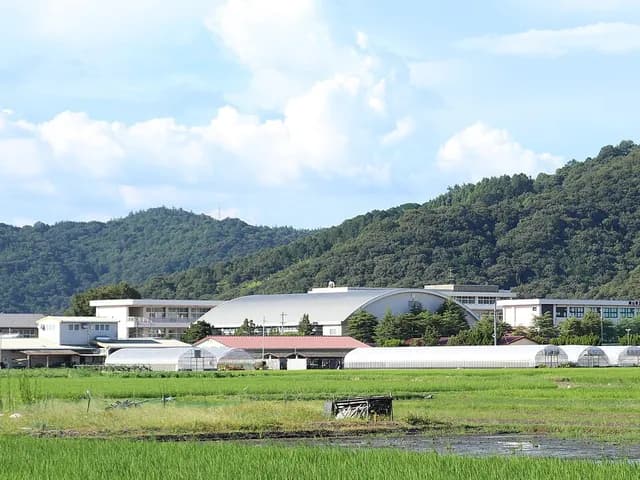 瀬戸南高校の外観