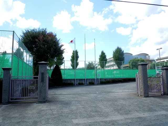 渋川高校の外観