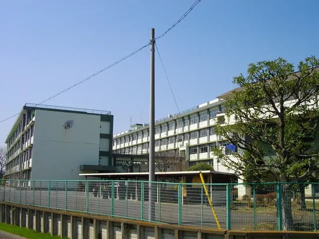 志木高校の外観