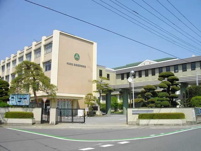 進修館高校の外観