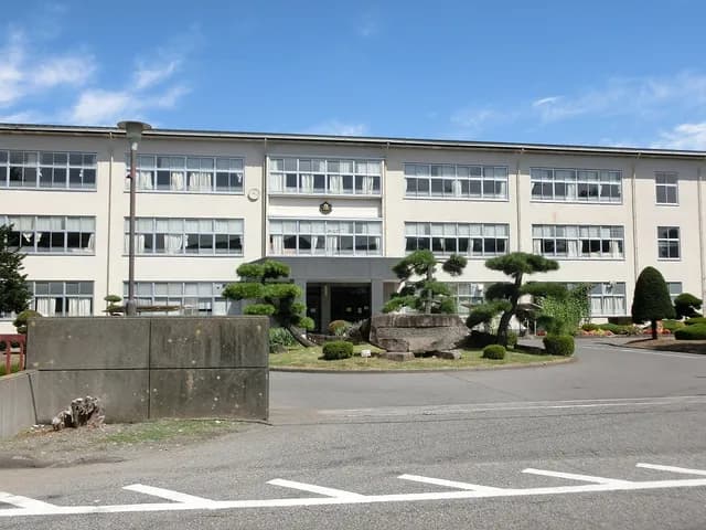 塩尻志学館高校の外観