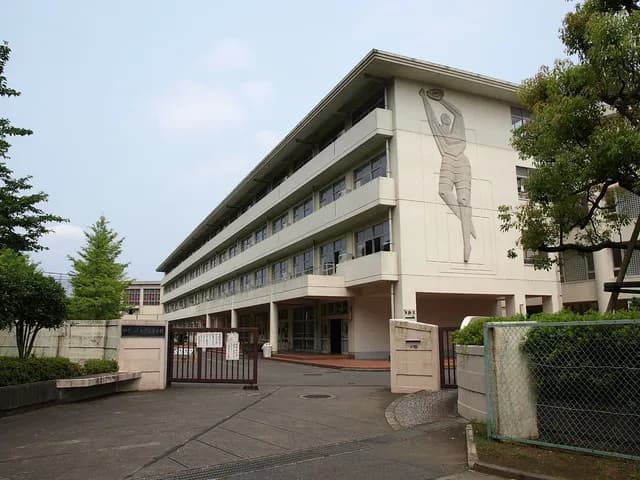 菅高校の外観