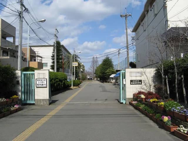 吹田高校の外観