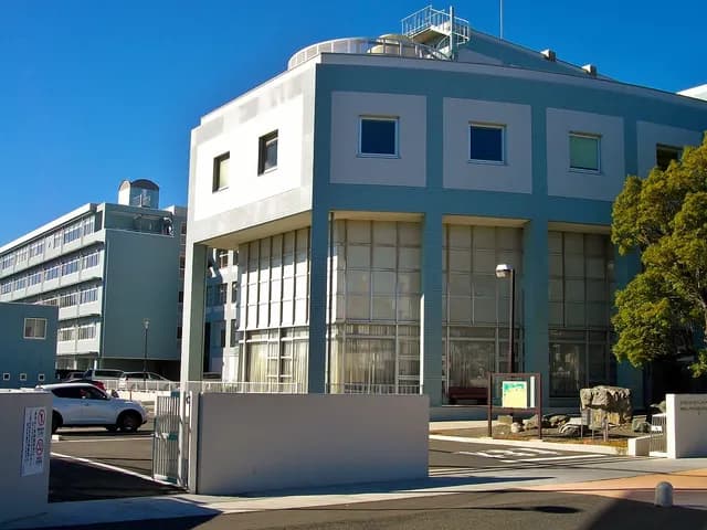 駿河総合高校の外観