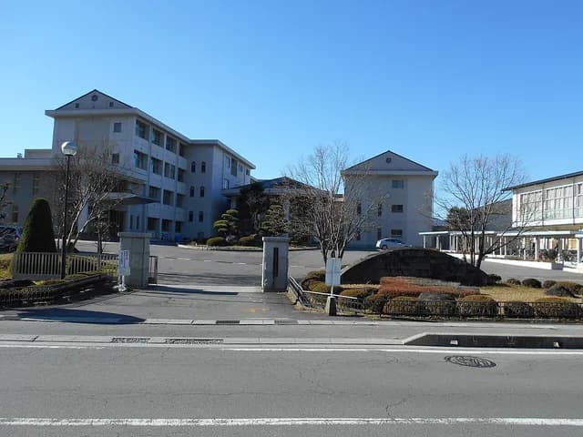 諏訪実業高校の外観