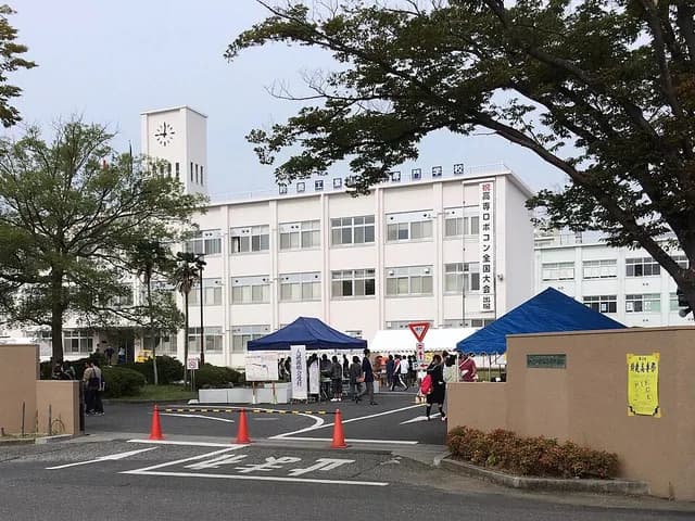 鈴鹿工業高専の外観