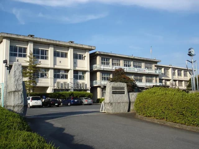 高森高校の外観