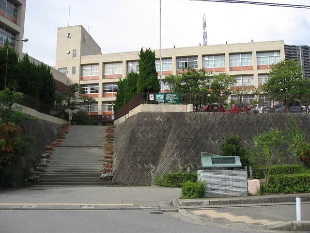 宝塚北高校の外観