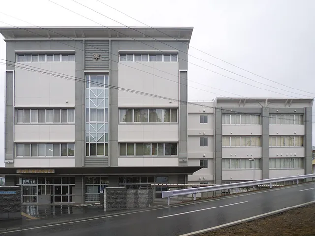 高田高校の外観