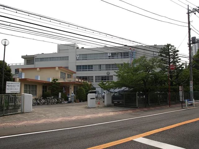 高津高校の外観