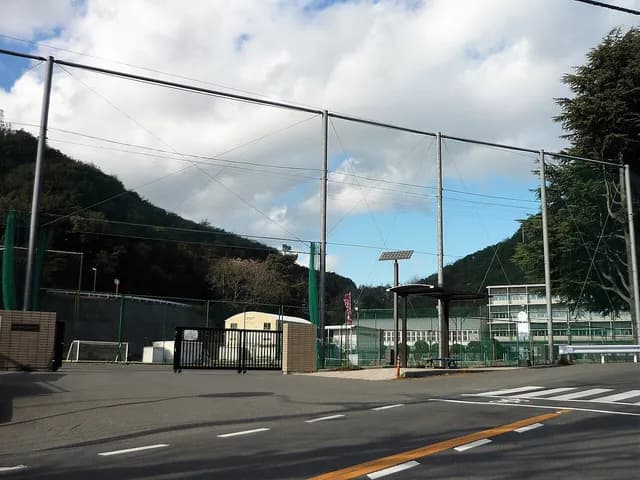 玉野商工高校の外観