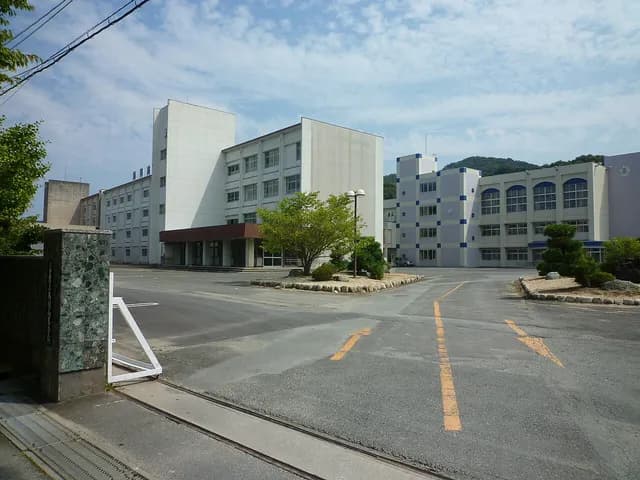 鳥羽高校の外観