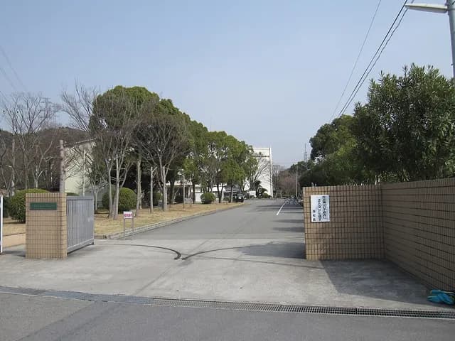 東播工業高校の外観