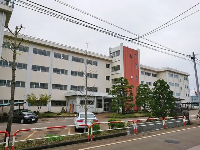 十日町高校の外観